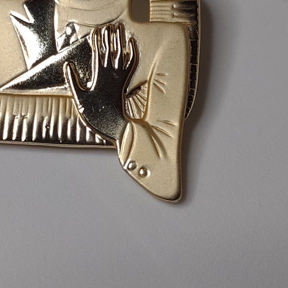 Vintage Gold Tone AJC Louis Armstrong Trumpet Brooch - Picture 4 of 12